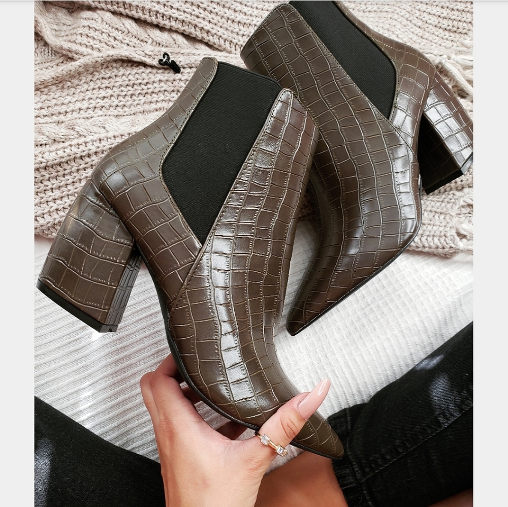 🚨//Fall Must Haves// Croco print Bootie - Picture 3 of 8
